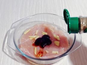 再加入蚝油，加入胡椒粉！