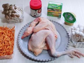 准备食材，配菜可以根据个人喜欢，你喜欢的菜品都可以涮起来。