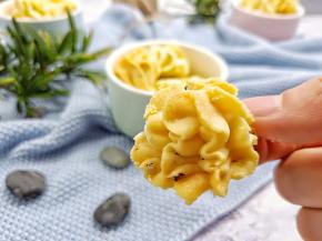 取出曲奇放在烤架上完全冷却，凉了就完全酥脆。