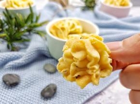 取出曲奇放在烤架上完全冷却，凉了就完全酥脆。