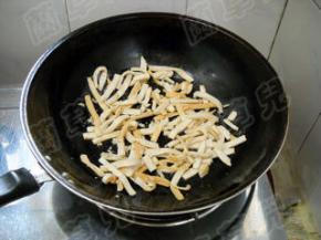 煎至两面酥黄。