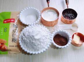 准备所有食材并称重，切记糖是两份，一份是面团的，一份是煮贝果用的。