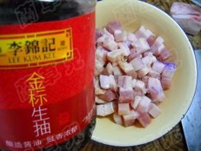 加入生抽，拌匀；提前腌制2小时。