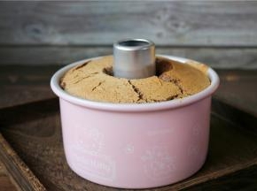 等凉透了才可以翻转过来。