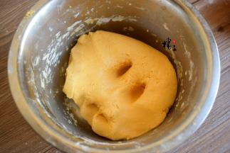 再揉成光滑的面团