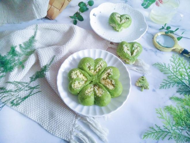 四叶草椰蓉面包