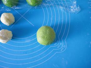 8包好，收口朝下。