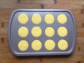 挤入模具中，挤满