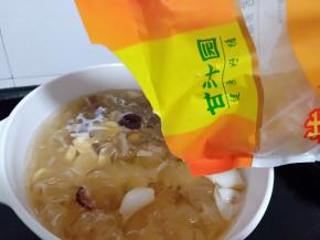 快出锅之前加100克的黄冰糖。