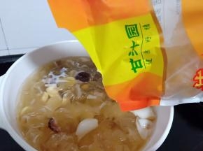 快出锅之前加100克的黄冰糖。