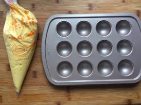 将面糊装入裱花袋