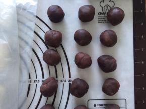 豆沙提前搓好，20克一个