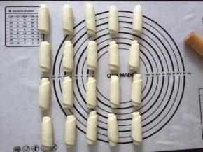 盖上保鲜膜松弛10分钟
