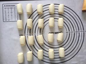 全部做好以后，盖上保鲜膜松弛10分钟