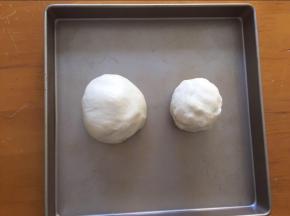 盖上保鲜膜松弛半小时