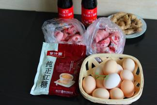 食材：姜：600克，前腿猪脚2只，约4.5斤；鸡蛋12个；添丁甜醋2瓶，每瓶450ml；红糖80克。