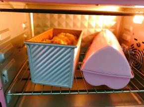 放入预热预热好的烤箱下层180度烤35分钟，中间上色满意后要及时加盖锡纸