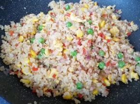 扬州炒饭完成。