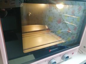 烤箱上下管165度预热。