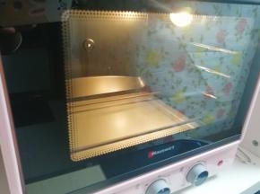 烤箱上下管165度预热。