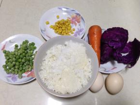 食材洗净，剩米饭扒松