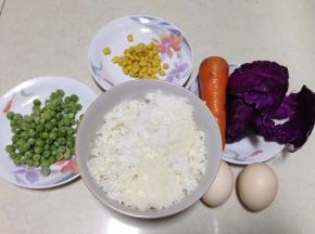 食材洗净，剩米饭扒松