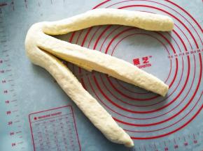 从头部2厘米处平均割成3条