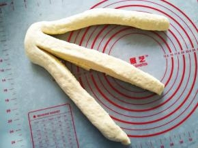 从头部2厘米处平均割成3条