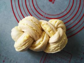 把两端折在下面