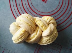 把两端折在下面