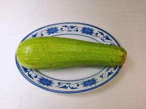 准备好洗净的西葫芦