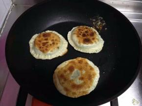 
烙至两面金黄即可食用