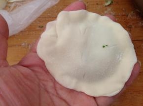 盖上一个片捏紧四周