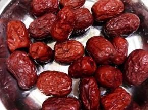红枣洗净沥干水分
