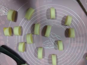 切成一指宽的面胚