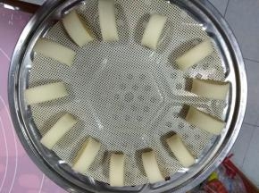 放入35度温水中发酵40分钟，蒸15分钟焖5分钟即可