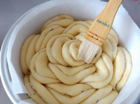 发酵至2倍大时取出刷一层蛋液同时烤箱170度预热