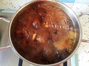 煮熟后不要马上捞出，在汤中继续浸泡1-2小时入味