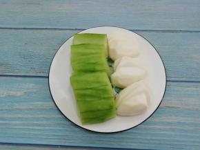 冬瓜和小芋头去皮切成片