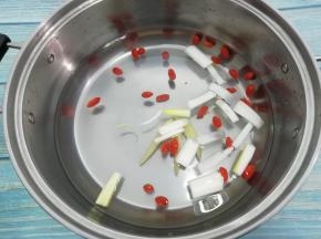 在加入葱姜