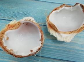 椰子一切两半
