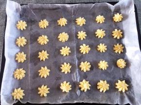 烤箱150度预热后入烤箱烤12分钟