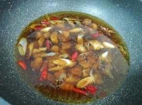 加入一大碗开水。