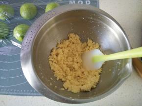 6椰蓉馅所有材料混合均匀备用。
