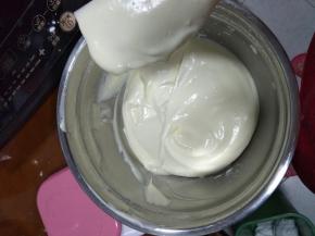 用翻拌或者切拌的方式拌均匀