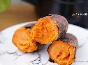 用砂锅烤红薯，香甜好吃！比烤箱快，也不会象微波炉烤的那么干，水分适中，有的还会流出“糖油”