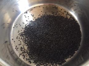 黑芝麻用锅炒熟