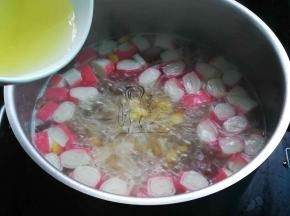 再倒入鸡蛋清搅拌