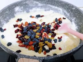 再加入果仁类，这时将煤气关火。