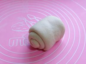 由上而下卷起，依次做完。